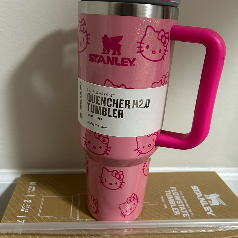 Stanley Hello Kitty stateflow cup 40oz